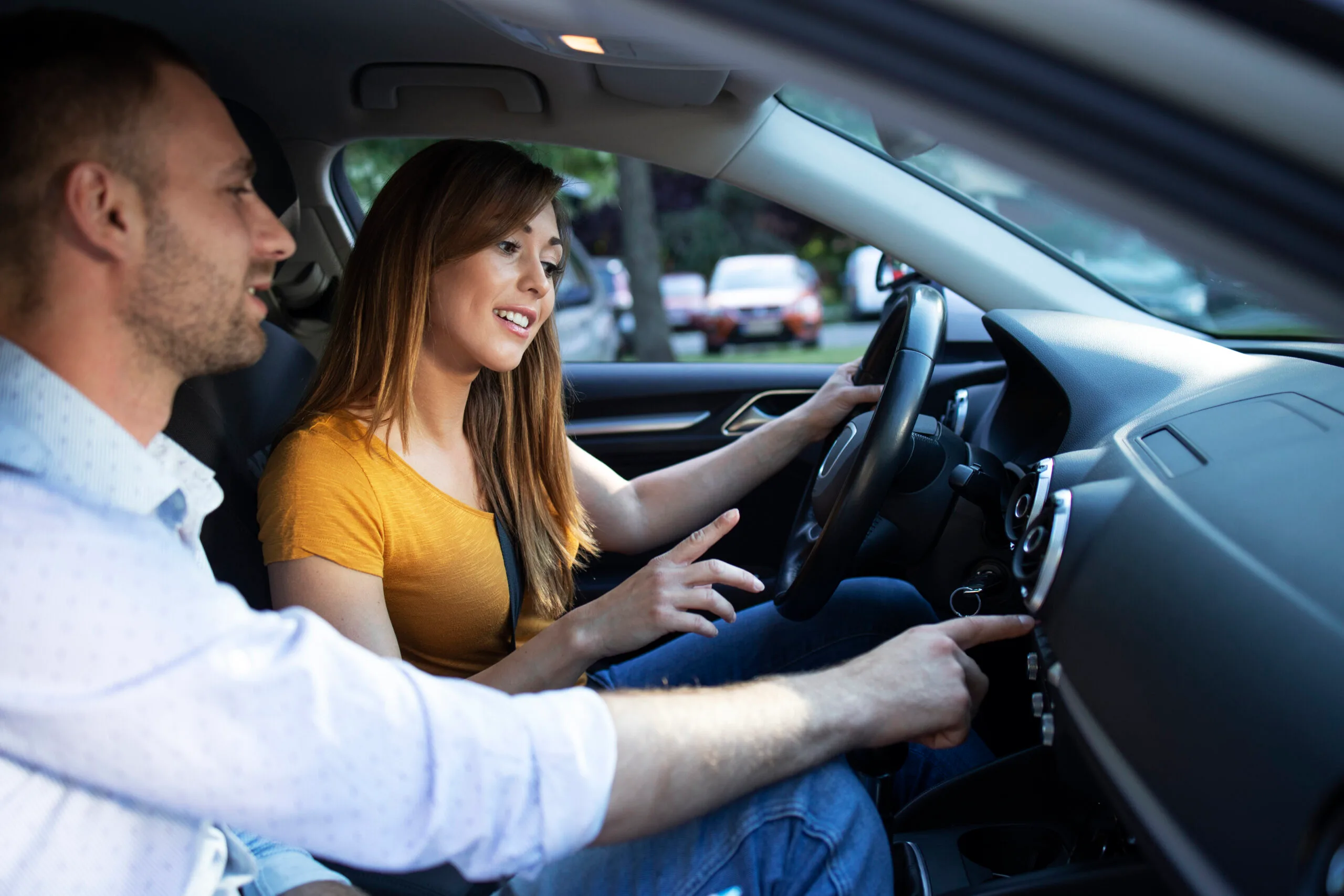 Technische Hilfsmittel für Fahranfänger: Navigation, Assistenzsysteme & Co.